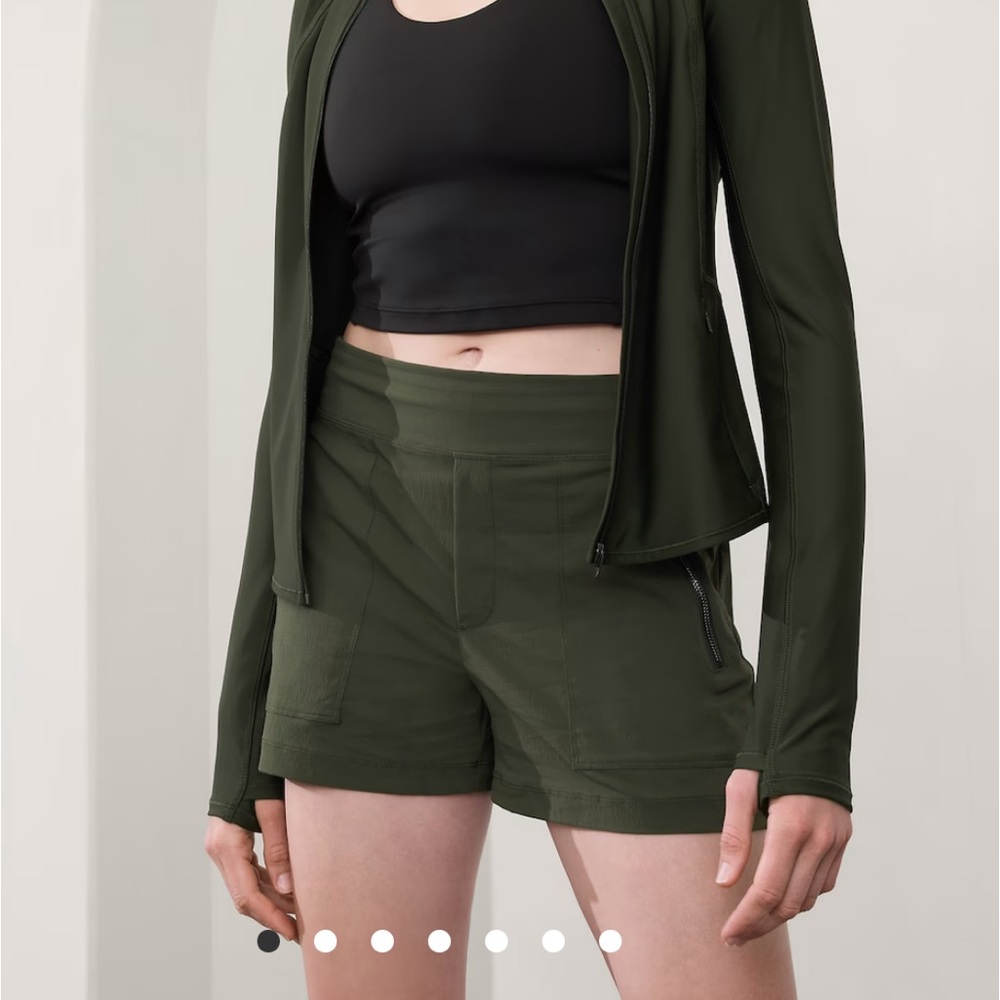 Athleta Trekkie North Shorts 8/Medium Olive-Grey